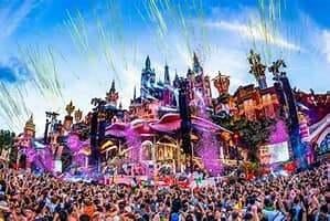 Tomorrowland weekend 2, Drie personen of meer, Meerdaags