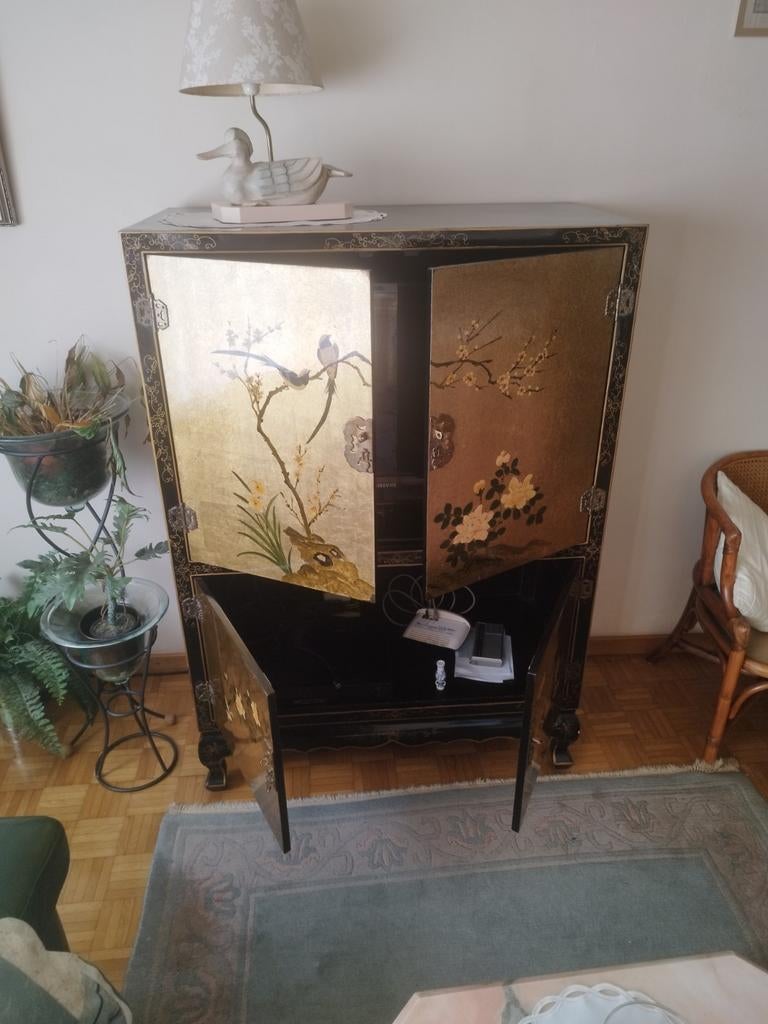 Prachtige antieke kast met authentieke details, Huis en Inrichting, Woonaccessoires | Kamerschermen, Ophalen