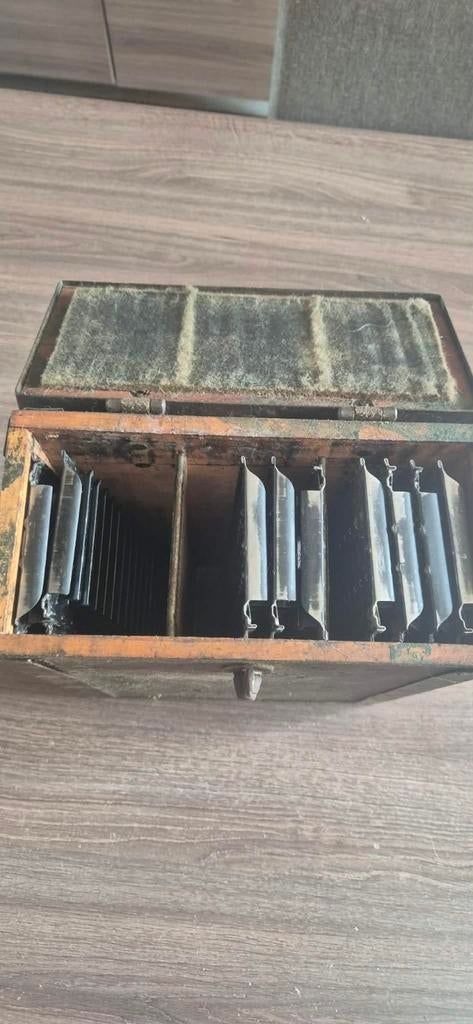 Caisse pourvoyeur Breda, Italie 2WW, Envoi