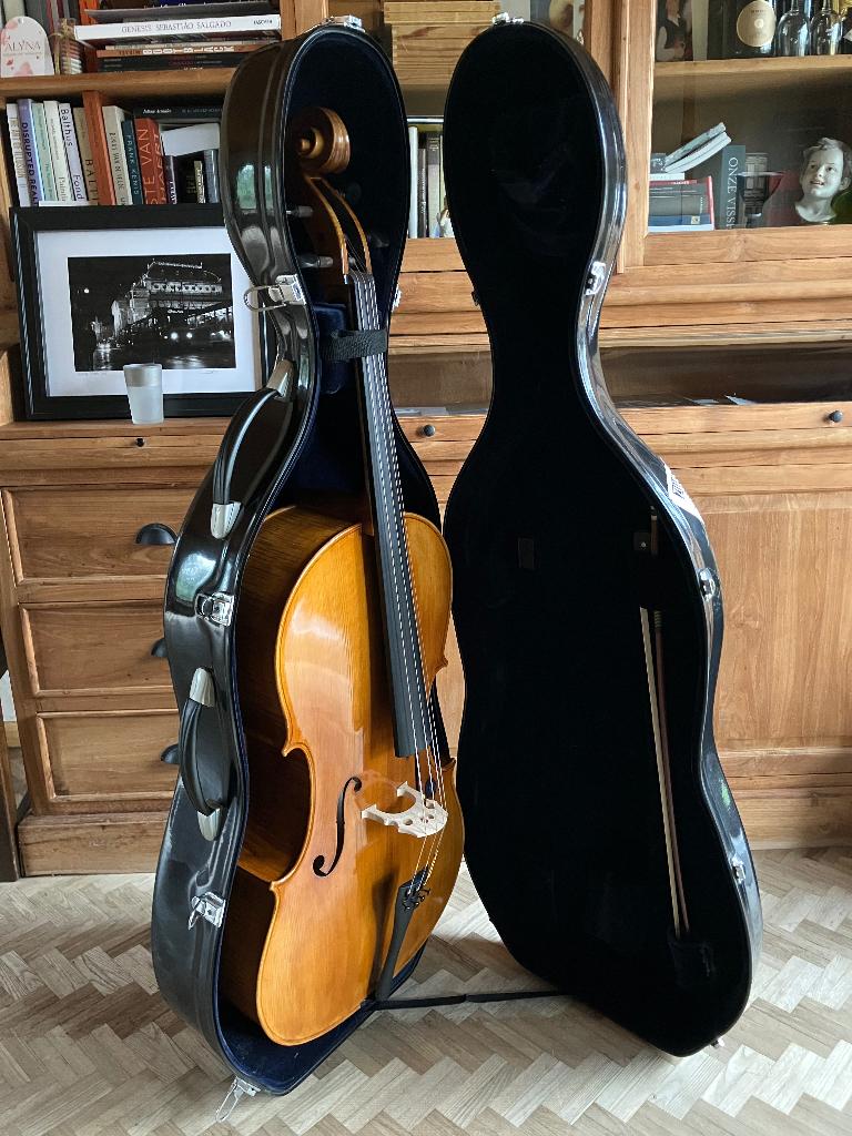 Cello 7/8, Muziek en Instrumenten, Strijkinstrumenten | Cello's, Ophalen, Zo goed als nieuw, 7/8-cello, Met koffer