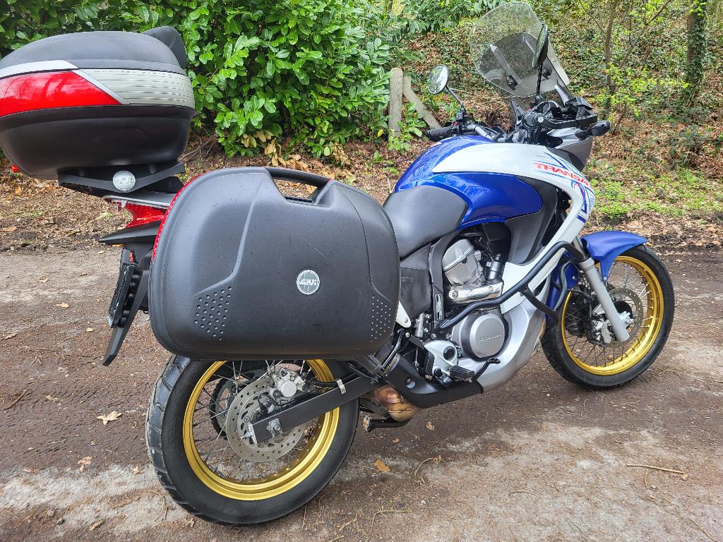 Honda Transalp 700v ABS, Poignées chauffantes, Plus de 35 kW, 2 cylindres, Particulier