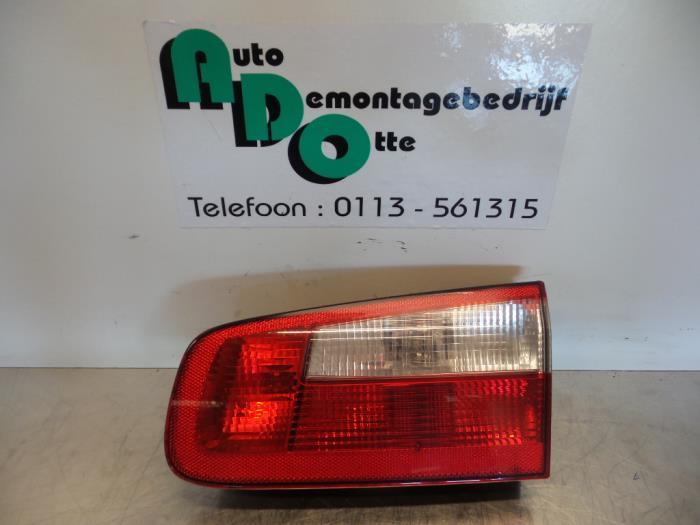 Feu arrière droit d'un Renault Laguna (Laguna 01-), Autos : Pièces & Accessoires, Renault, -, Utilisé, -