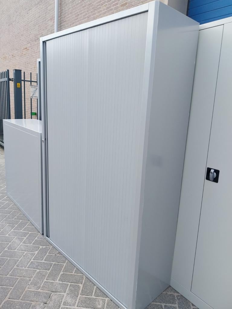 Roldeurkasten en draaideurkasten, Ophalen, Kunststof