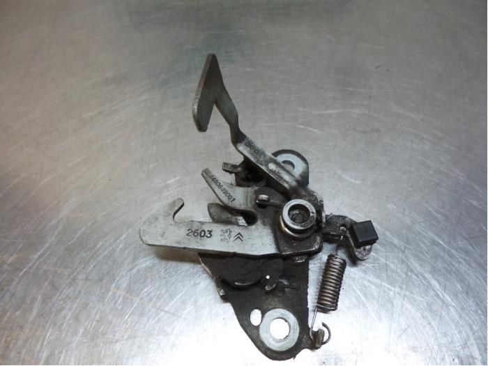 Mécanique de verrouillage capot d'un Peugeot Partner (Partn, -, 3 mois de garantie, Utilisé, -