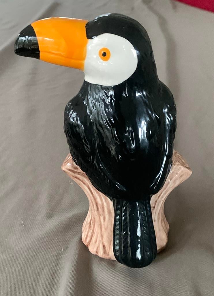 decoratief toekanbeeldje, gemaakt van keramiek., Enlèvement