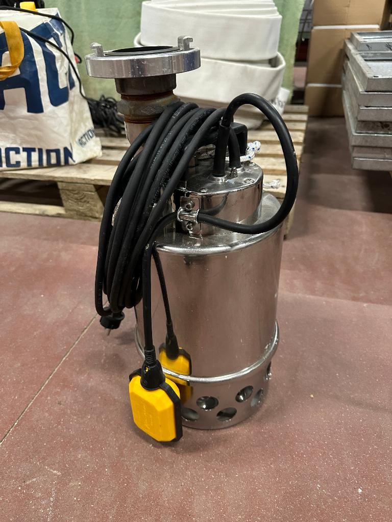 Waterpomp Arven + brandslangen, Ophalen of Verzenden