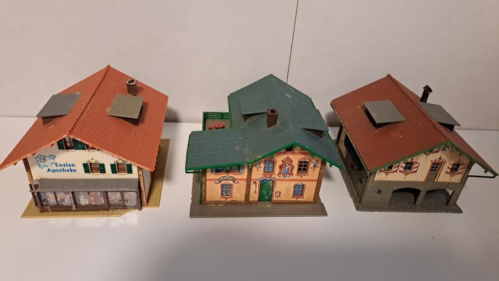 3 mooie huisjes, stijl Oostenrijk.                    I, Ophalen of Verzenden