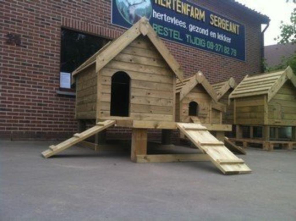 Geitenhok Chalet met speelplateau