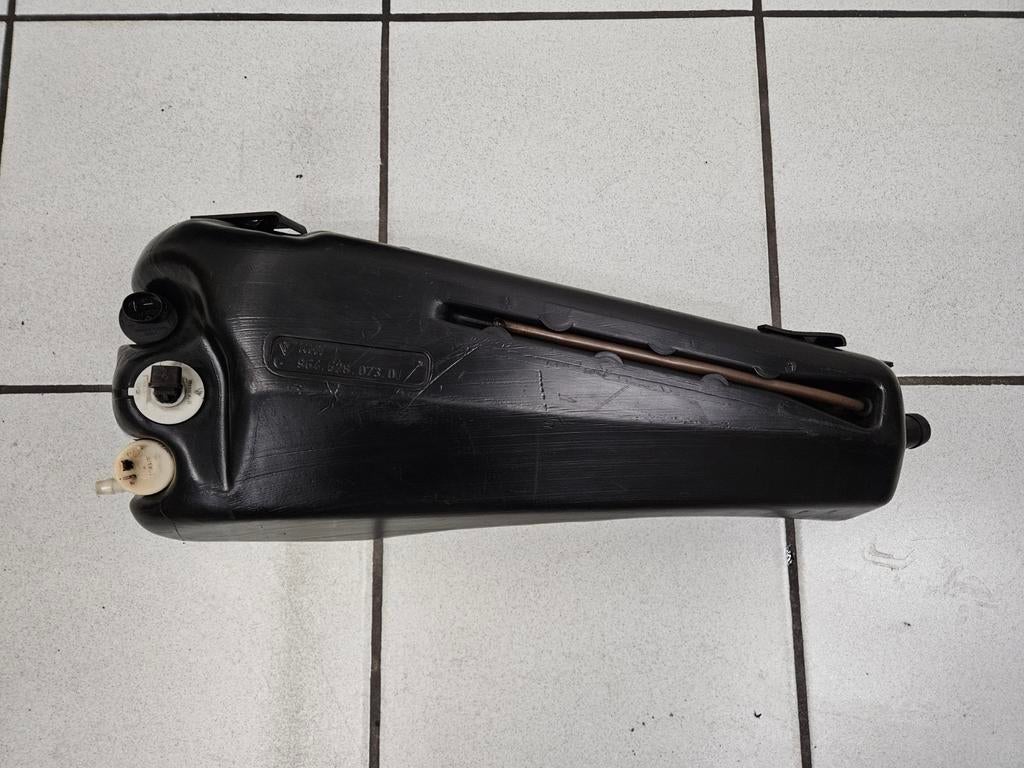 1 Porsche 964 ruitensproeiertank, Ophalen of Verzenden, Porsche