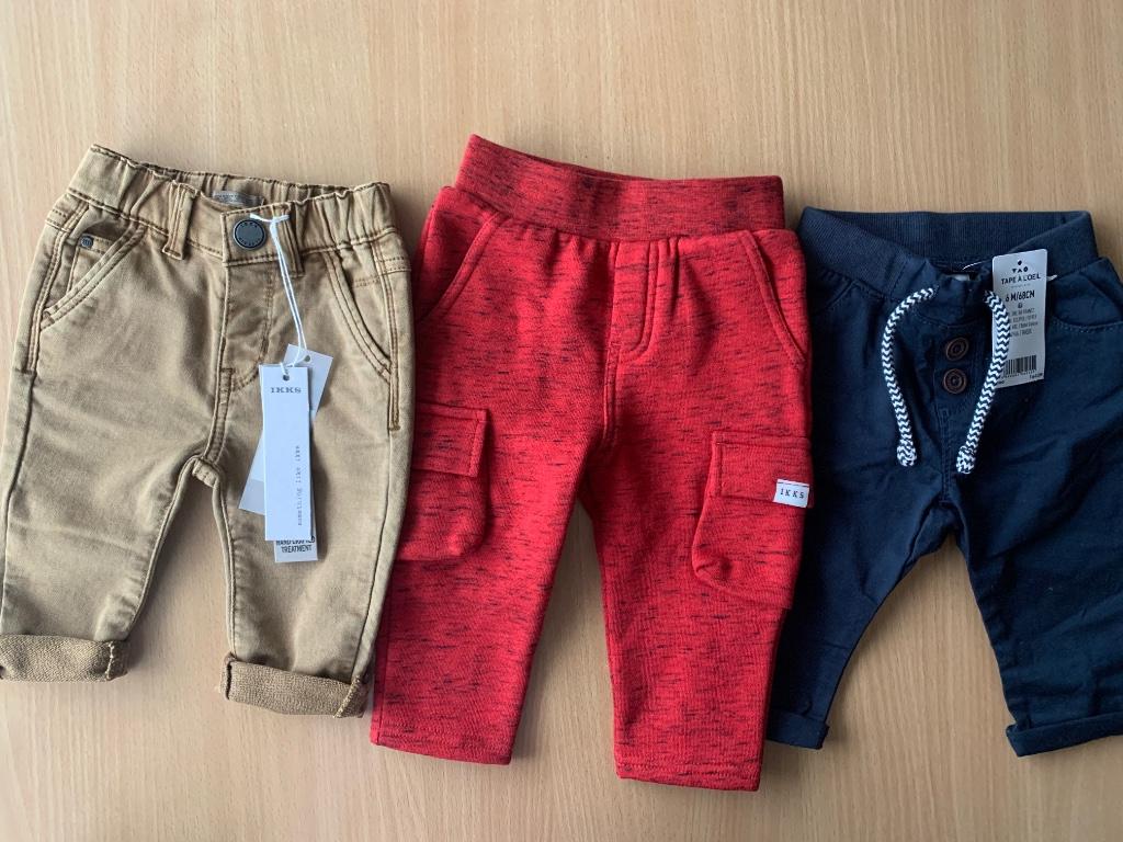 Pantalons garçon 6m(68) IKKS rouge et beige, Tape oeil bleu, Enfants & Bébés, Garçon, Enlèvement ou Envoi, Ikks, Pantalon