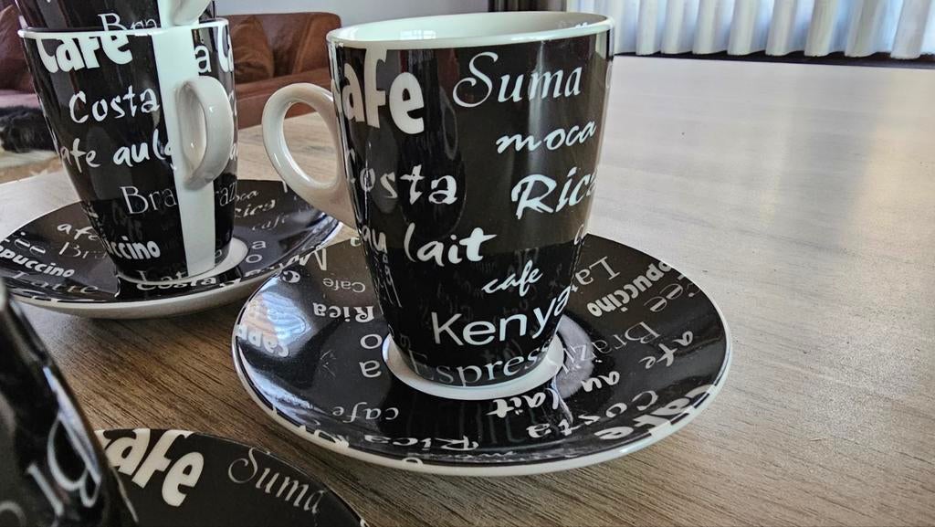 4 mokken / tassen met onderzetter Cook&Co, Antiek en Kunst, Ophalen