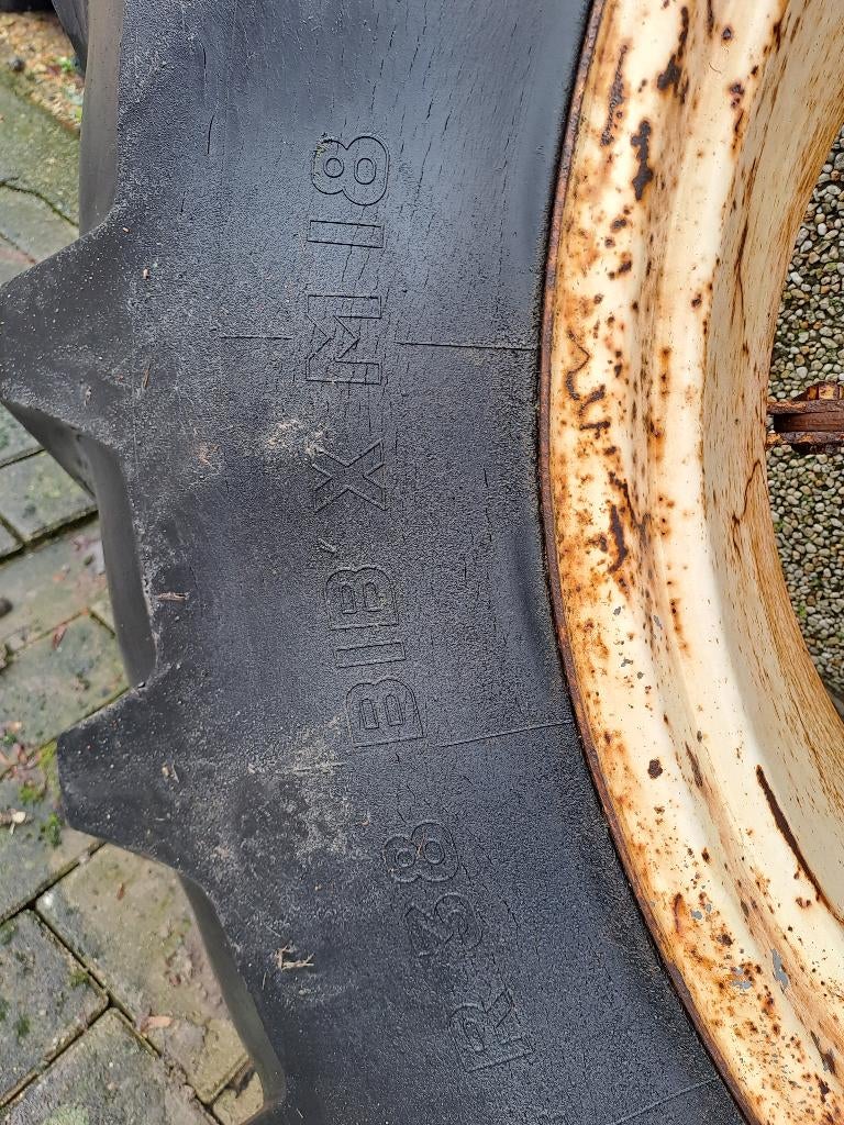 landbouw banden, Zakelijke goederen, Ophalen