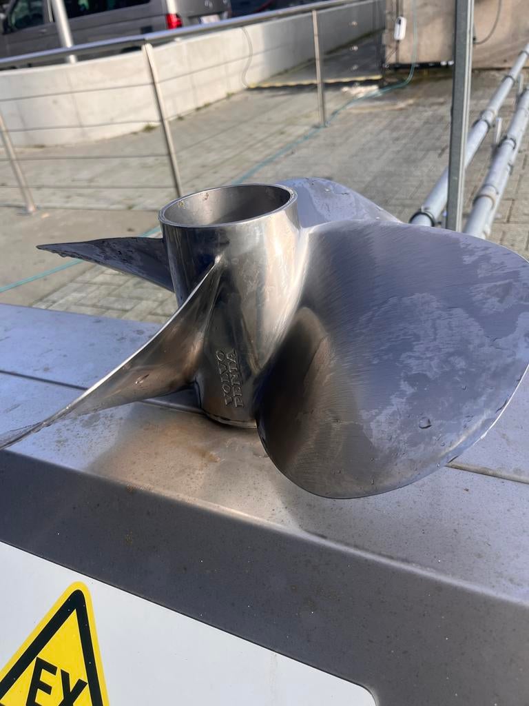 Volvo penta inox propellor H-6R ( 22753986), Ophalen, Zo goed als nieuw