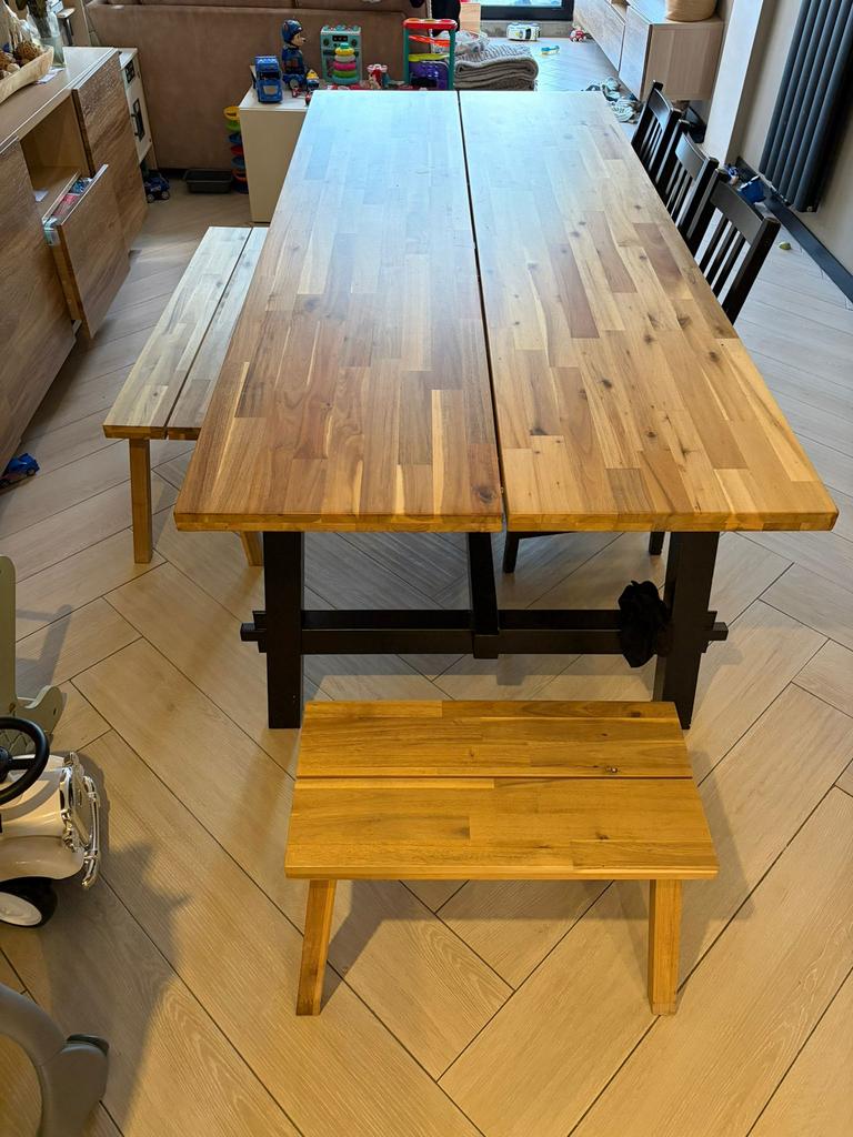 Eettafel + 2 banken + 3 stoelen met kussens, Huis en Inrichting, Tafels | Eettafels, Gebruikt, 100 tot 150 cm, 200 cm of meer