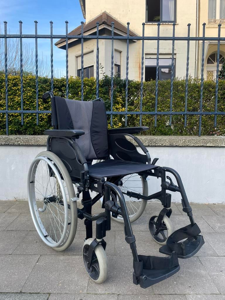 Chaise roulante pliable Invacare Esprit 3 Action état neuf, Divers, Enlèvement ou Envoi, Pliant, Comme neuf, Fauteuil roulant manuel