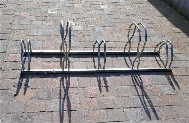 Aluminium fietsenrek – plaats voor meerdere fietsen (160 cm), Enlèvement, Utilisé