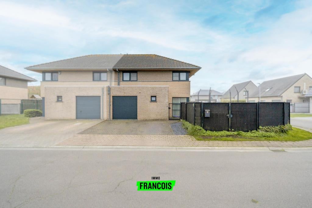 Huis te koop, Immo, 200 tot 500 m², 157 m², 3 kamers, Provincie West-Vlaanderen