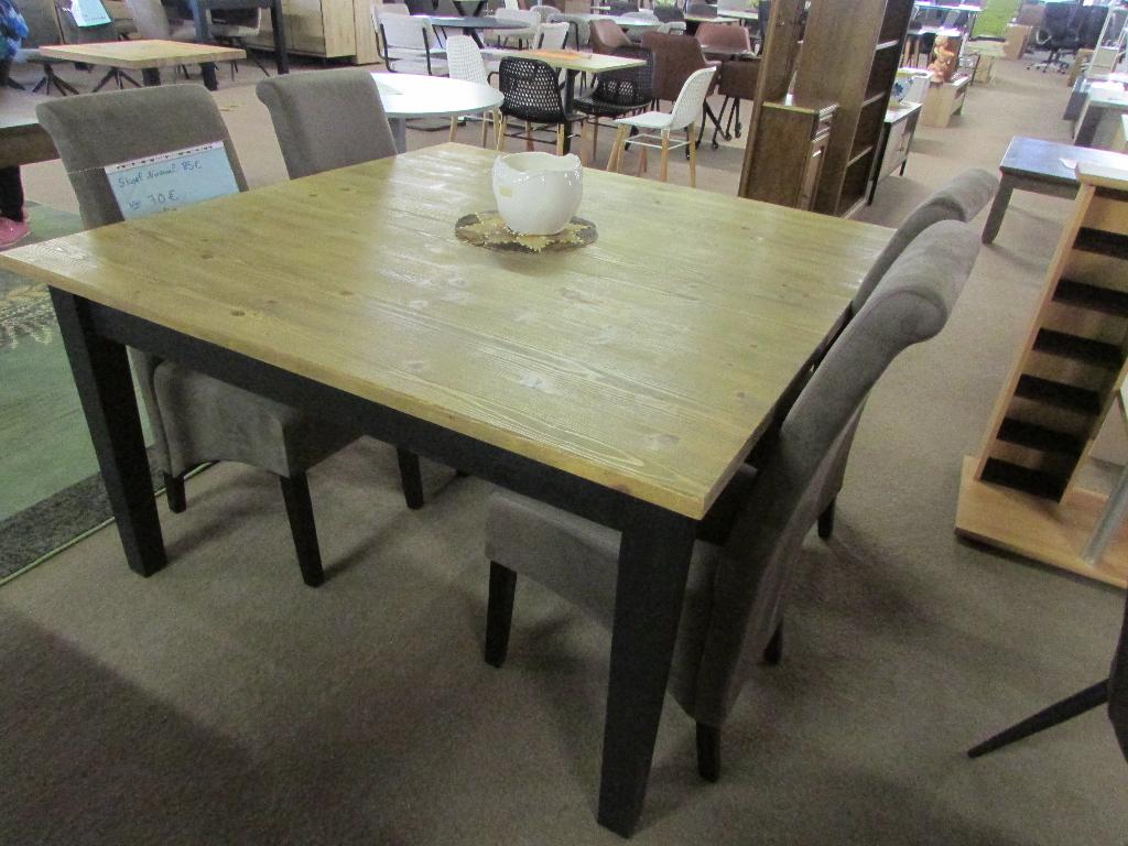 Nieuw vierkante eettafel 150 euro., Enlèvement, Neuf
