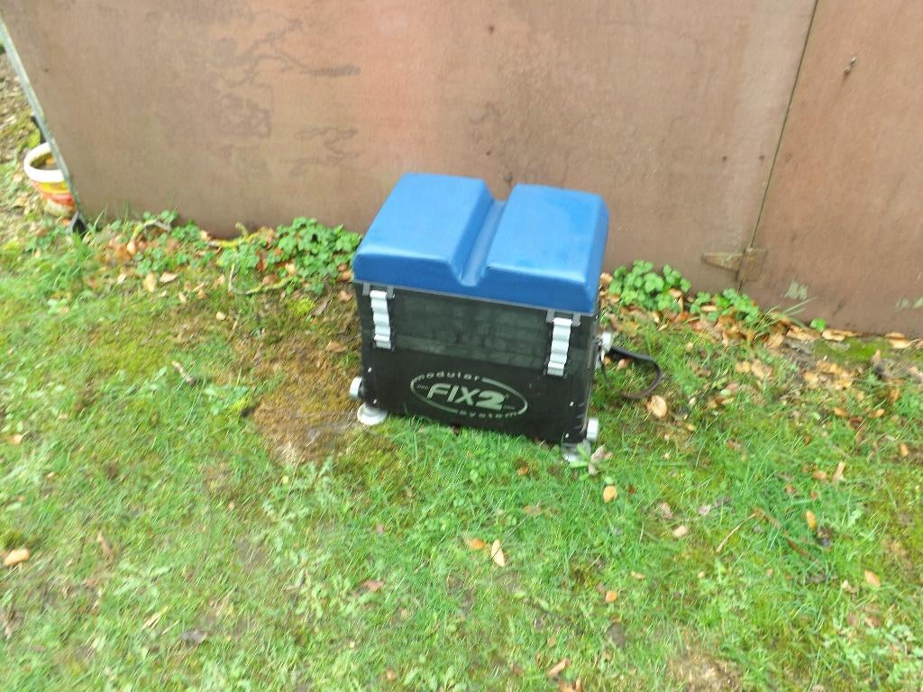 een visbak of viskoffer van merk FIX 2, Watersport en Boten, Ophalen, Gebruikt