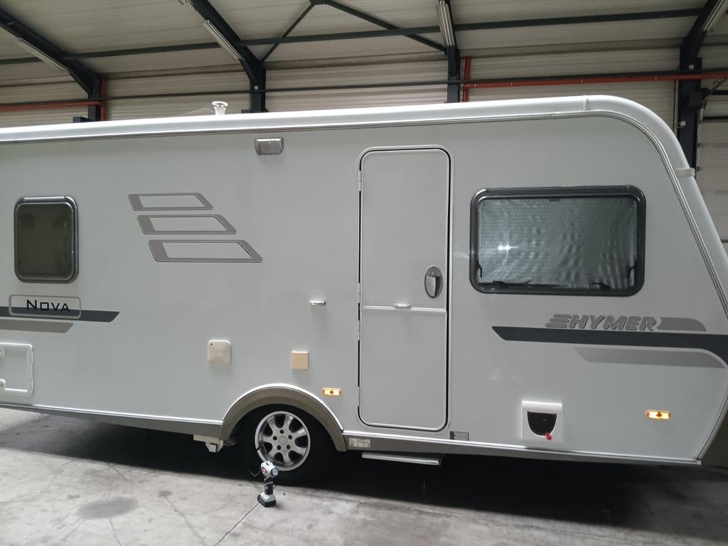 Belle caravane Eriba très bien entretenue, Grand lit, Particulier, Roue de secours, Eriba