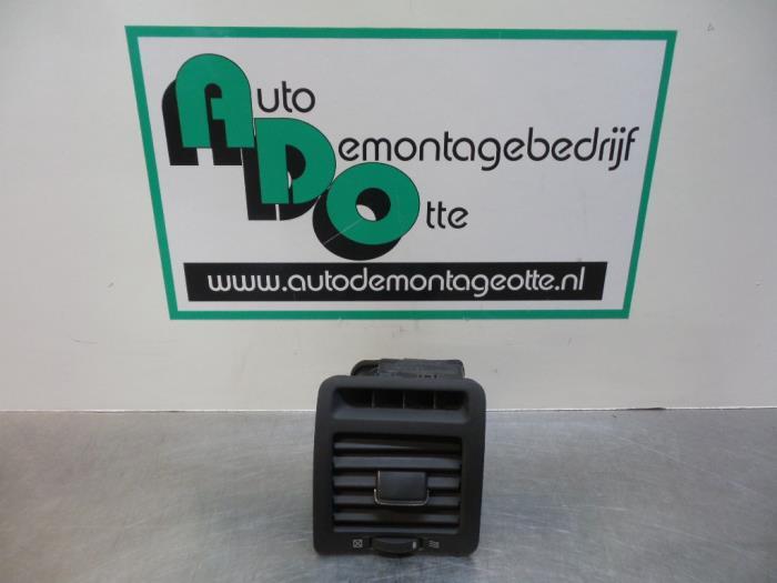 Grille aération tableau de bord d'un Toyota Corolla Verso, -, Toyota, Utilisé, -