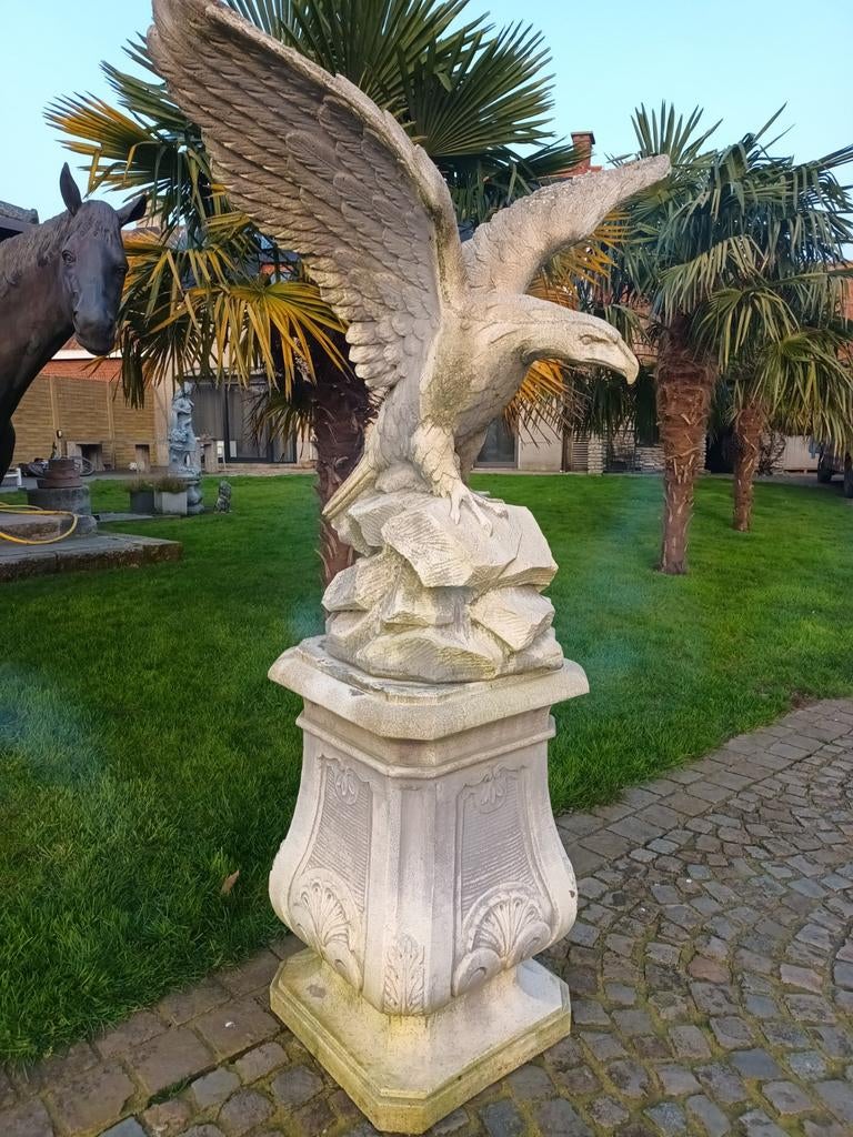 Magnifieke XXL betonnen adelaar op sokkel, Tuin en Terras, Ophalen