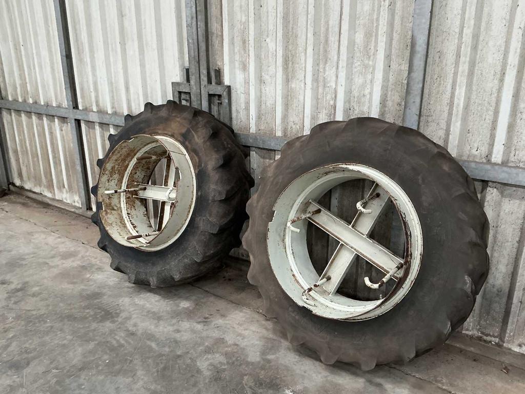 Construction propre - Ensemble de roues doubles, Articles professionnels, Agriculture | Pièces | Pneus, Jantes & Essieux