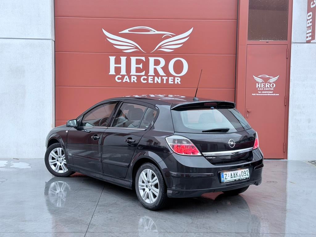Opel Astra 1.4i Benzine OPC line 110Jahre !, Auto's, Voorwielaandrijving, Zwart, 4 cilinders, Leder en Stof