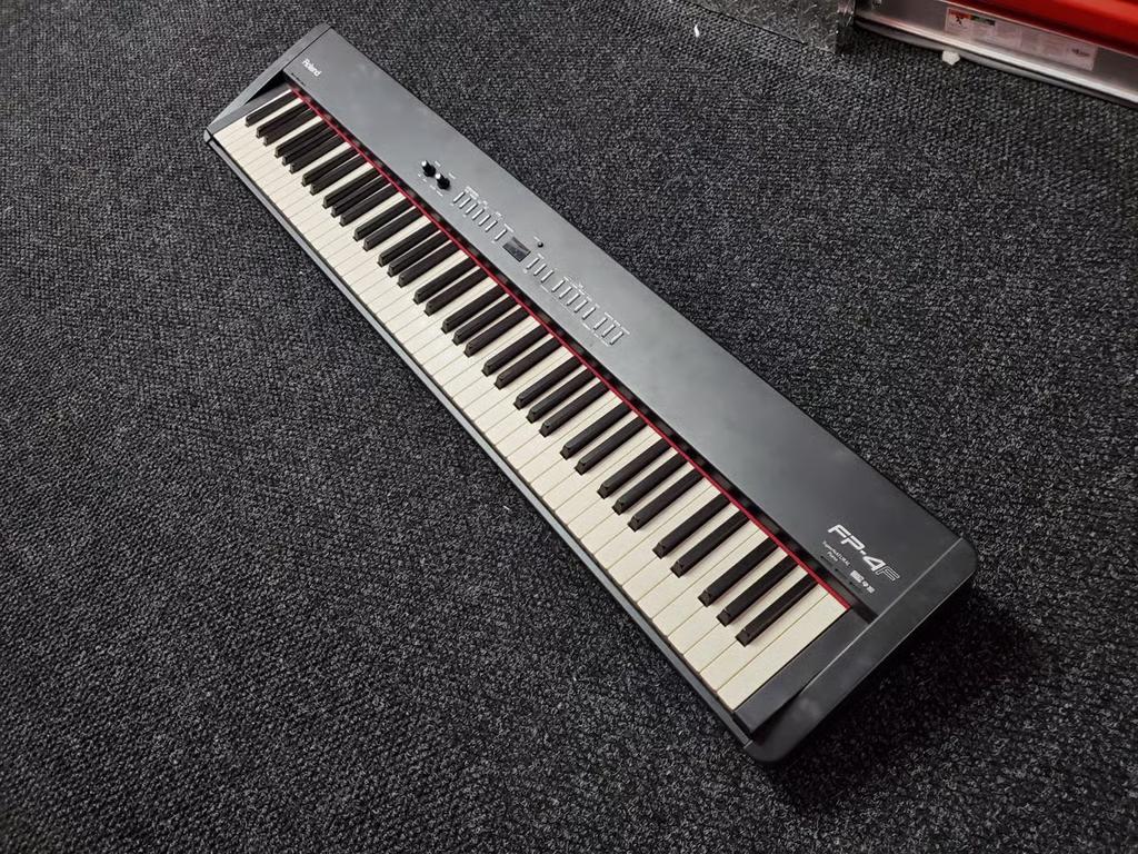 Roland FP-4F piano en professionele flighcase, Muziek en Instrumenten, Piano's, Zo goed als nieuw, Piano, Ophalen