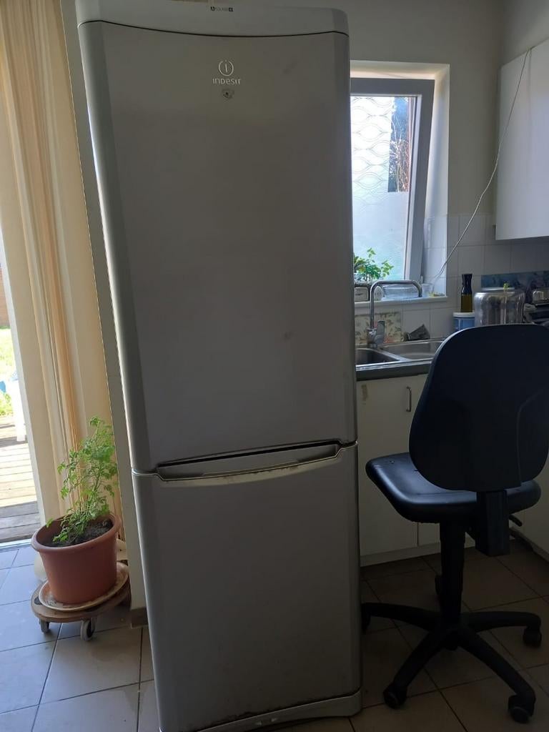 Gratis koelkast en eettafel, Elektronische apparatuur, Koelkasten en IJskasten, Ophalen