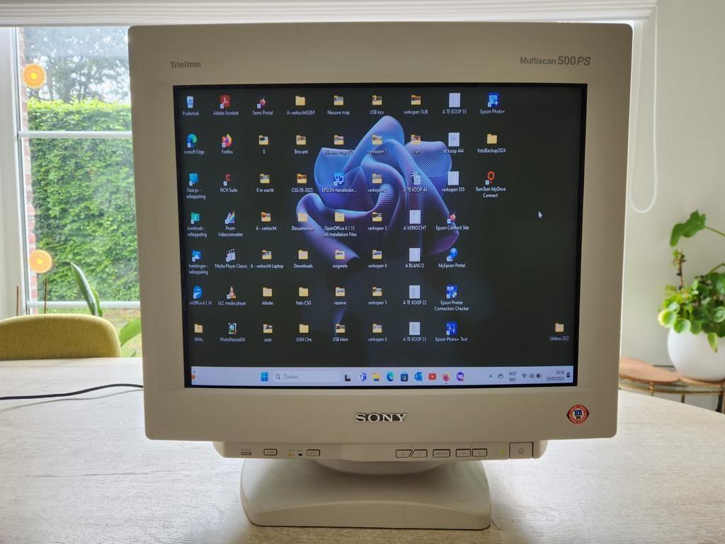 Millenium century CRT monitor 21inch, Ophalen, HD, HDMI, Nieuw