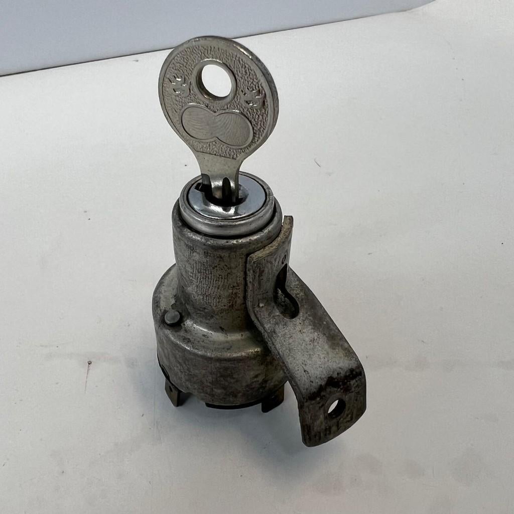 VW Beetle contactslot SC 61-67 Dickholmer, Ophalen of Verzenden, Gebruikt