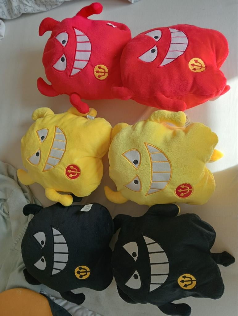 Peluches Red Devils, Enfants & Bébés, Enlèvement