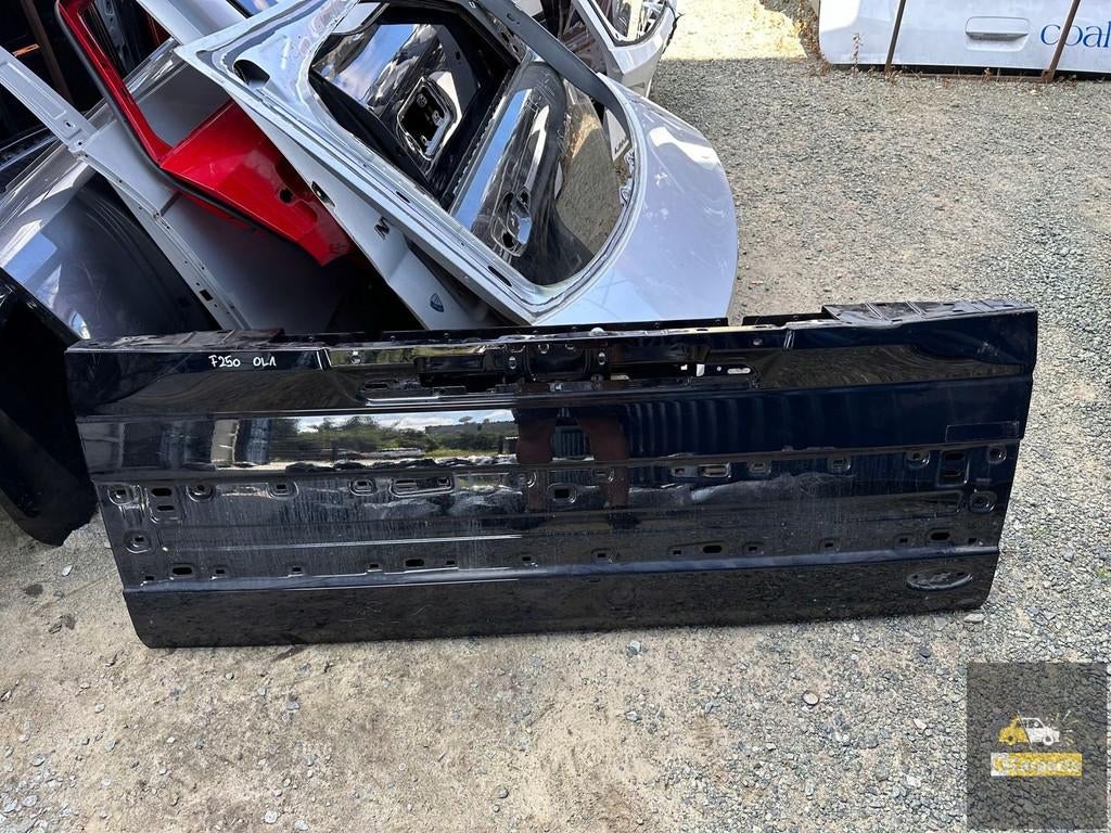 hayon Ford F250, Autos : Pièces & Accessoires, Info@ford.com, Ford Motor Company, American Road 1
48126  Dearborn, Ford