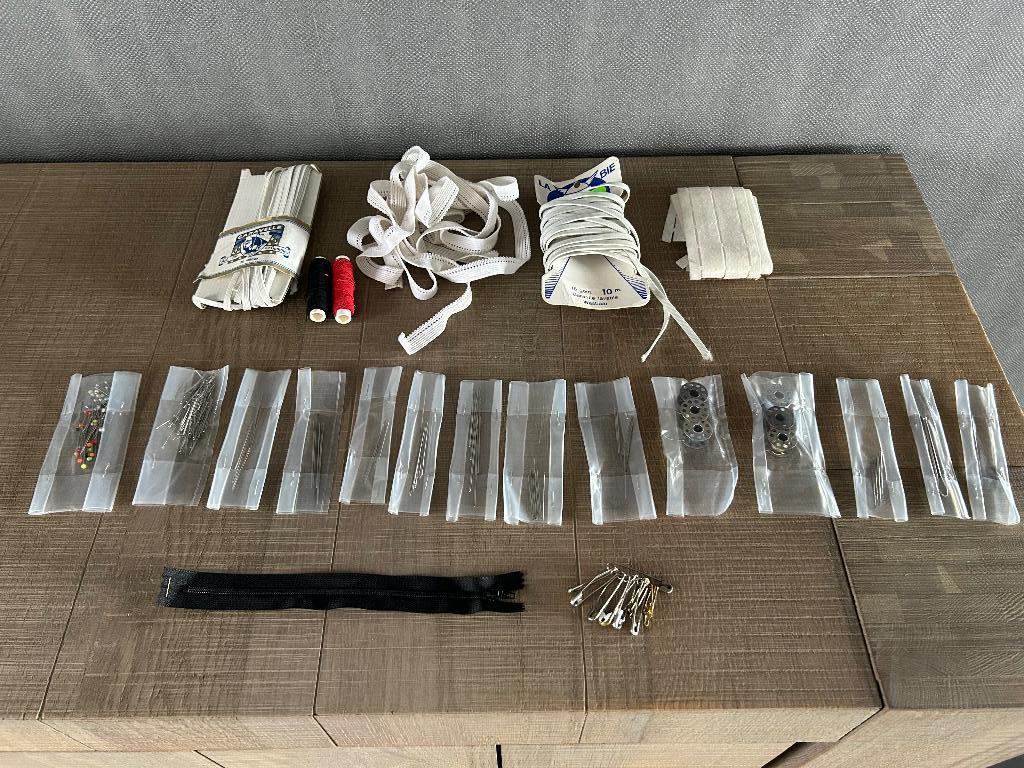 Set naaigerief, Hobby en Vrije tijd, Naaien en Fournituren, Ophalen of Verzenden, Zo goed als nieuw, Garen of Naald(en)