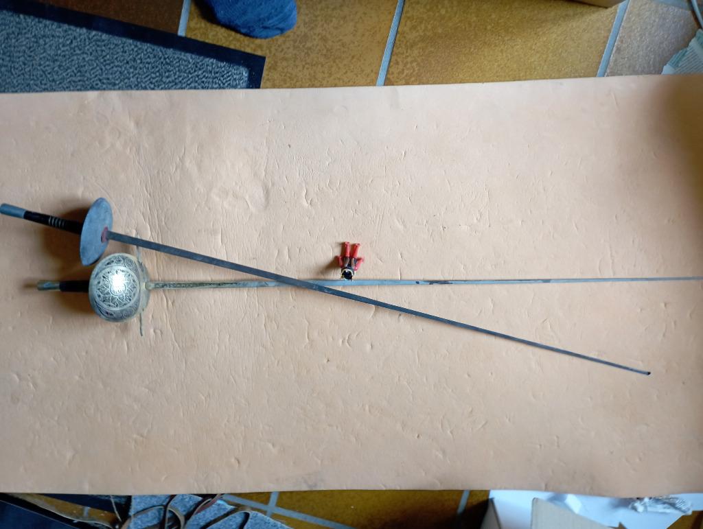 544) 2 lange degens (rond de 100cm), Ophalen, Landmacht, Zwaard of Sabel