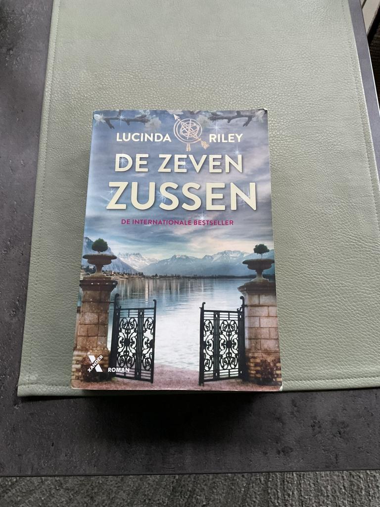 Boek De zeven zussen, Ophalen, Lucinda Riley