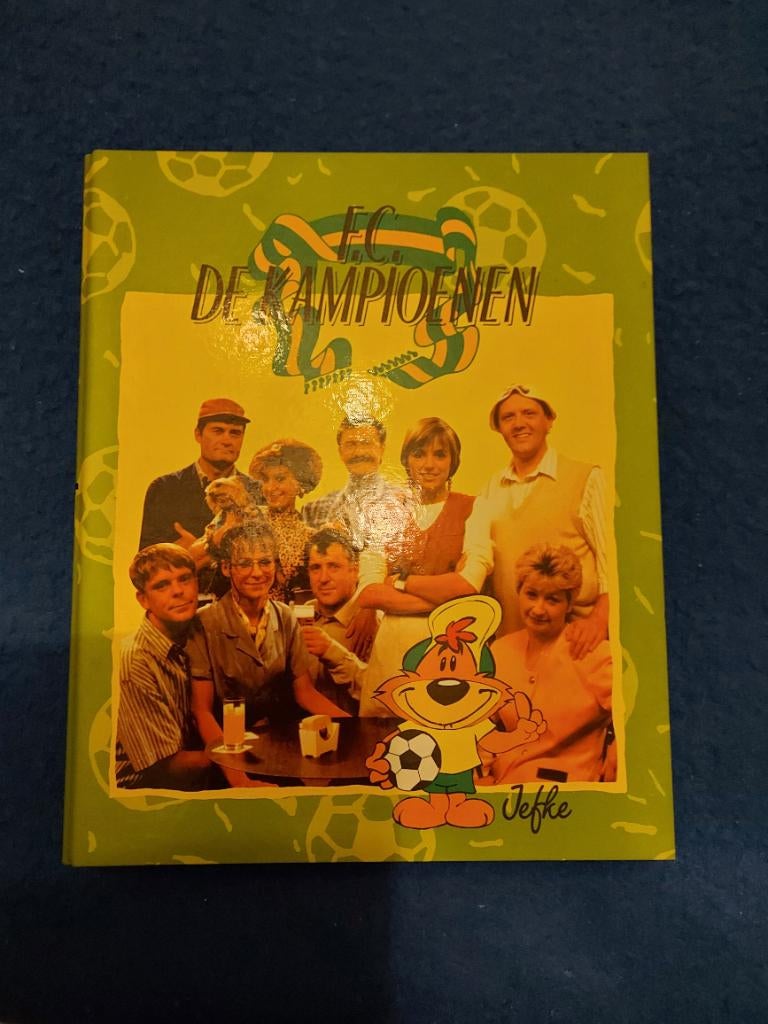GEZOCHT: Jefke fc de kampioenen ringmap / bureauonderlegger, Ophalen of Verzenden, Gebruikt, Tv, Overige typen