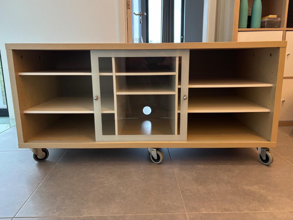 Meuble TV sur roulettes IKEA avec portes vitrées, Maison & Meubles, Moins de 100 cm, 100 à 150 cm, Enlèvement, Utilisé