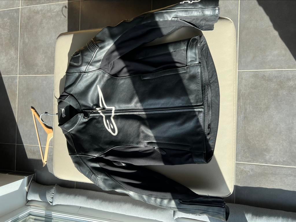 Combinaison cuir alpinestars, Motos, Vêtements | Vêtements de moto, Enlèvement, Combinaison