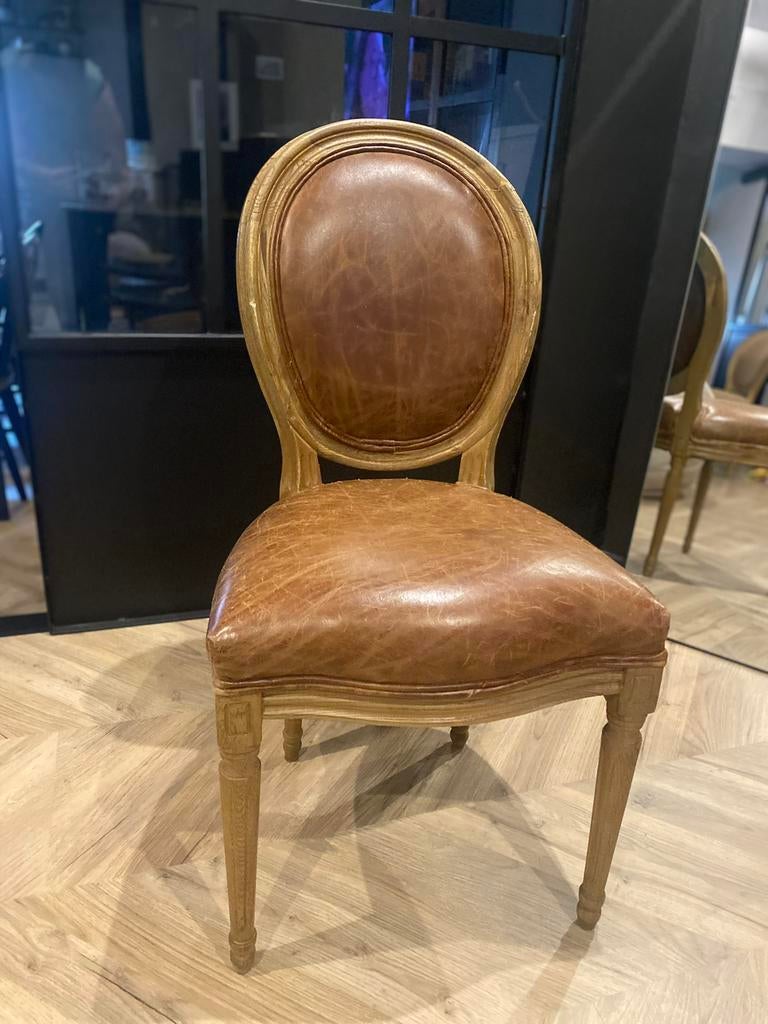 Chaise médaillon en cuir marron, Enlèvement