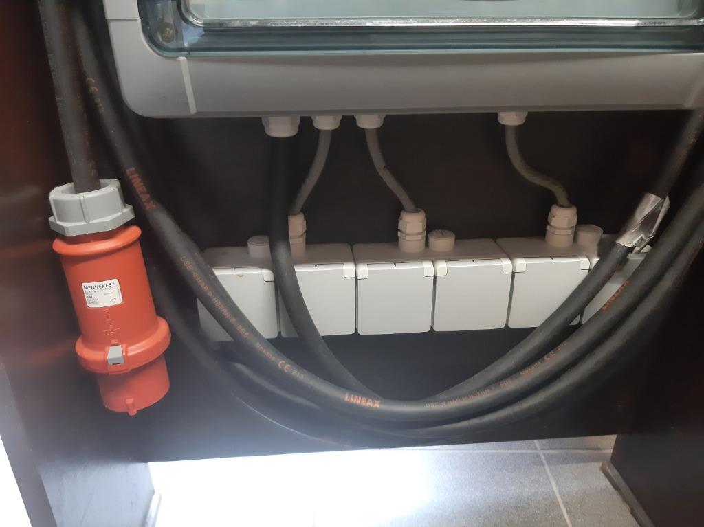 Werfkast, zekeringskast, Ophalen, Zo goed als nieuw