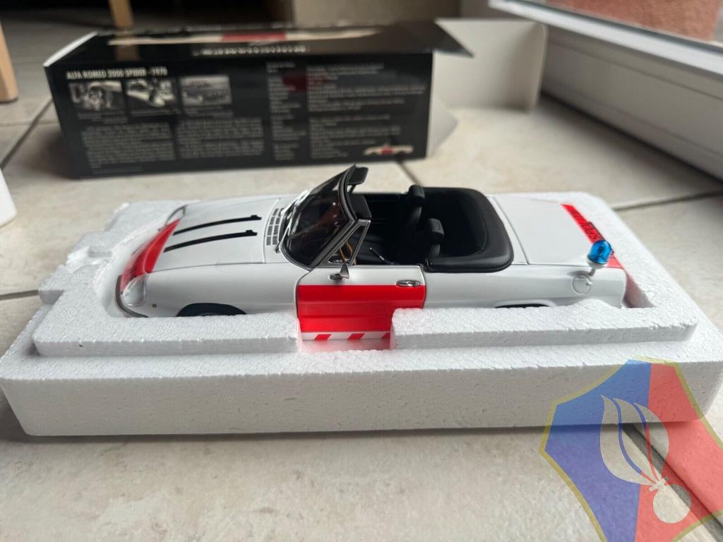 POLICE D'ÉTAT NL ALFA ROMEO 2000 SPIDER 1970 MINICHAMPS 1/18, Collections, Envoi, Gendarmerie, Miniature ou Figurine