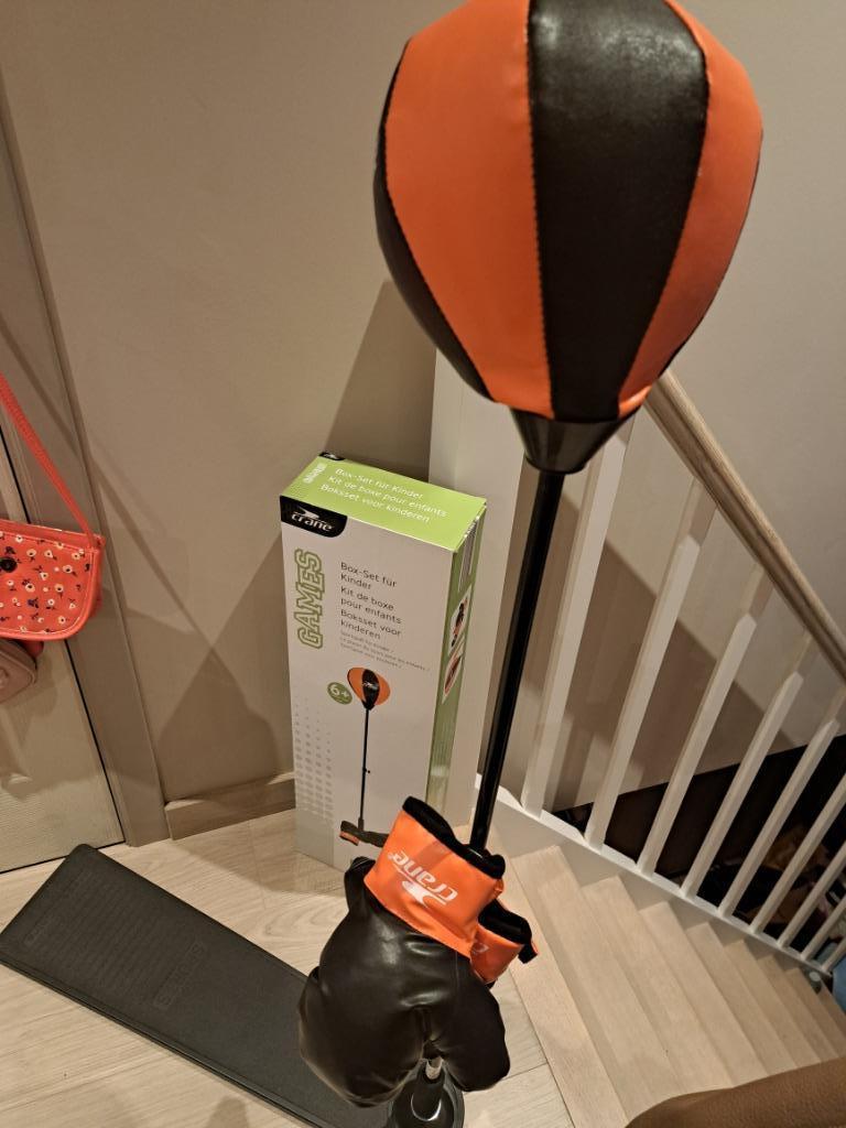 Boksbal op voet met handschoenen voor kinderen, Ophalen of Verzenden, Zo goed als nieuw, Jongen of Meisje