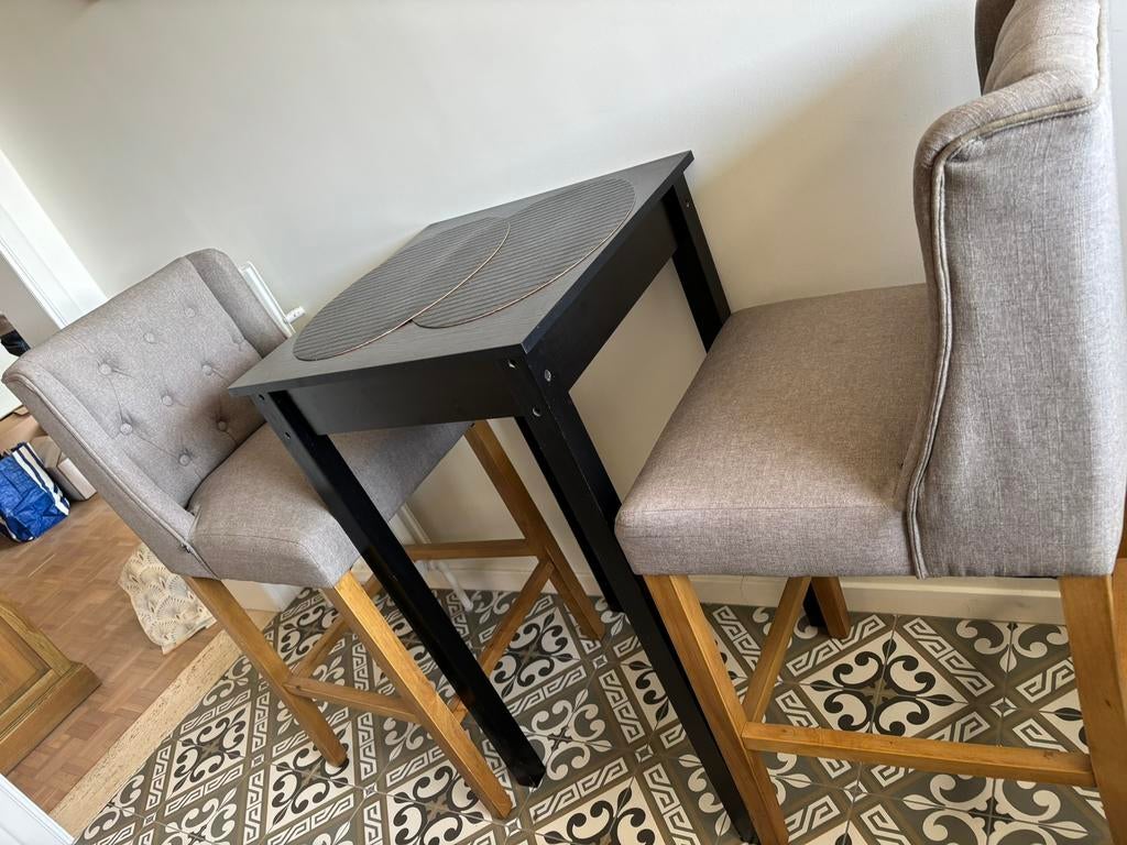 Hoge tafel met 2 krukken, Ophalen