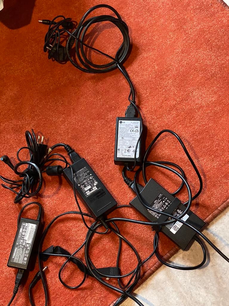 Verschillende originele laptopladers, Computers en Software, Laptop-opladers, Zo goed als nieuw