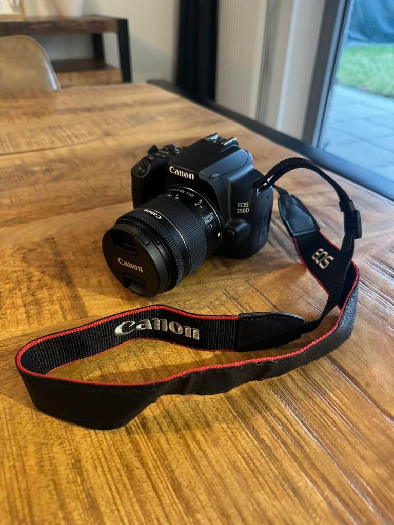 CANON EOS 250D + 18-55 mm f/4-5.6 IS STM, Audio, Tv en Foto, Fotocamera's Digitaal, Ophalen, Compact, Canon