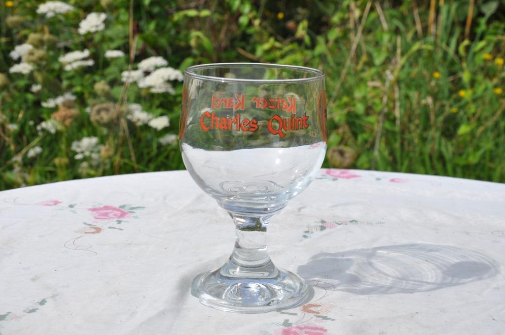 verre a biere sur pied Charles Quint, Collections, Marques de bière, Enlèvement ou Envoi, Comme neuf, Verre ou Verres, Autres marques