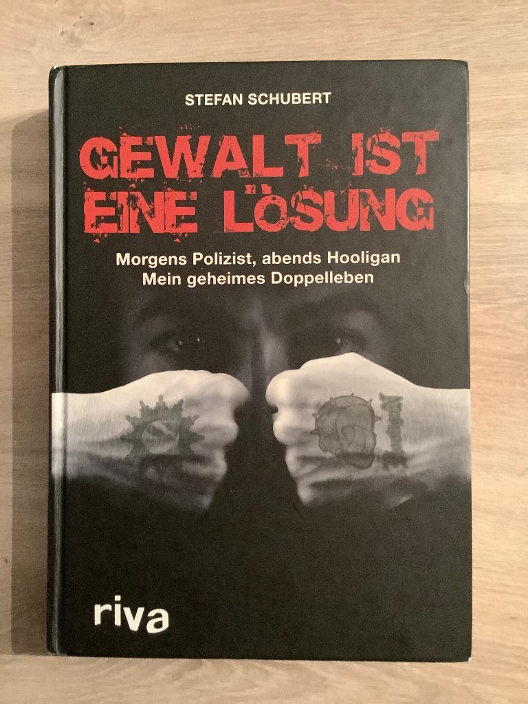 Hooligan boek - Gewalt ist eine Lösung, Gelezen, Stefan Schubert, Ophalen of Verzenden, Balsport