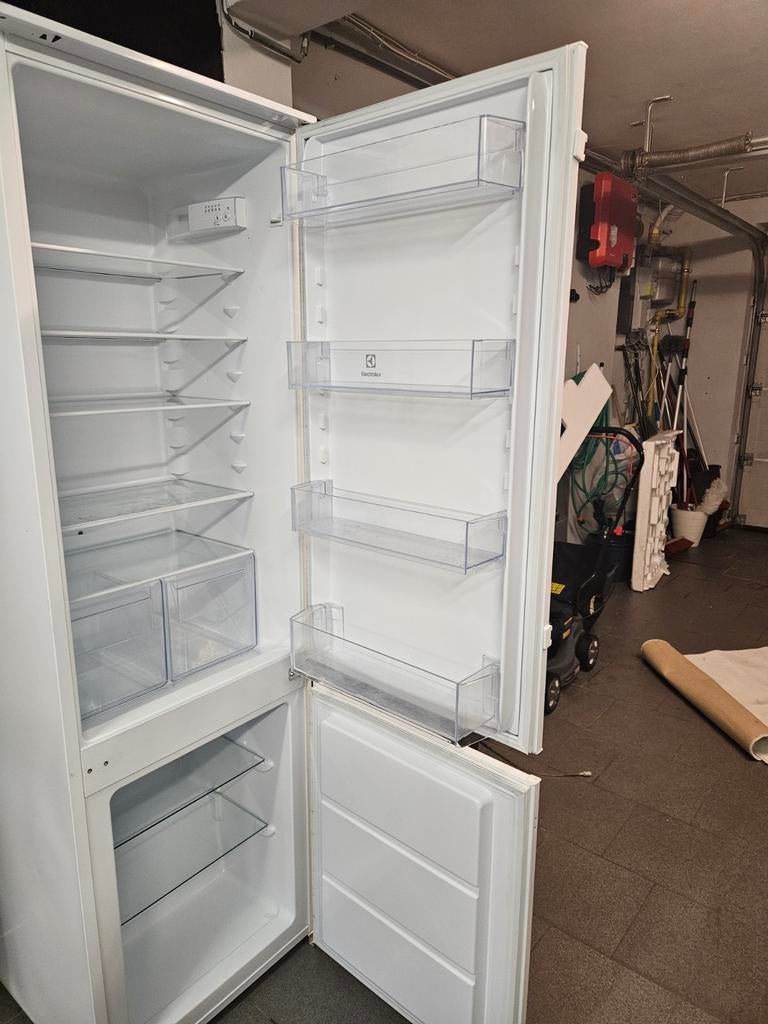 Frigo encastrable Whirlpool, Electroménager, Réfrigérateurs & Frigos